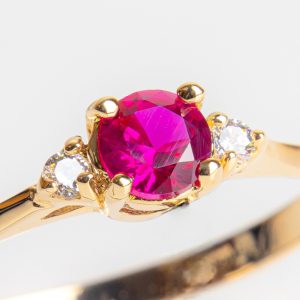 Anillo Tricillo con Piedra Rubí