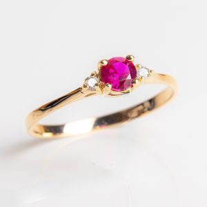 Anillo Tricillo con Piedra Rubí